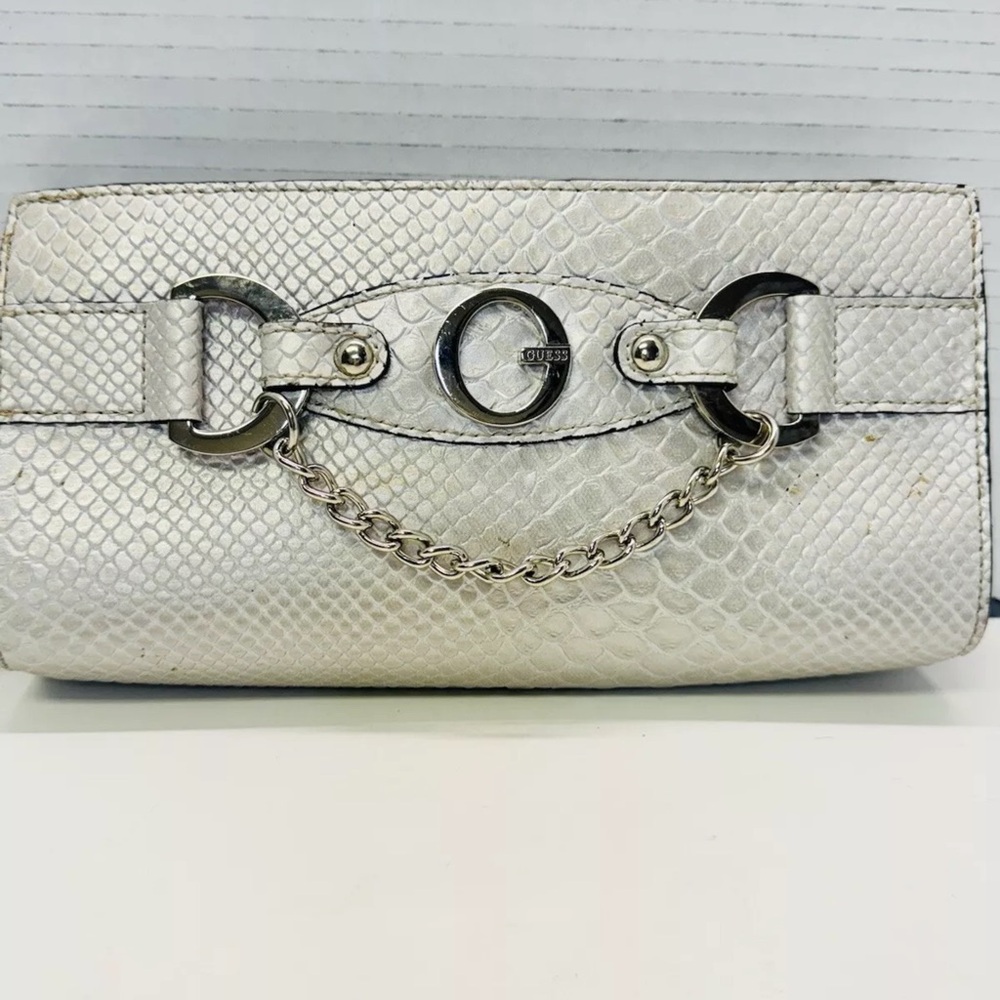 Guess Women's Wristlet Purse Handbag Clutch Silver Snakeskin Look As-Is